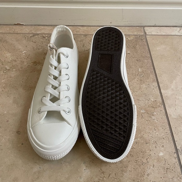 Ladies Shoe - Picture 6 of 7